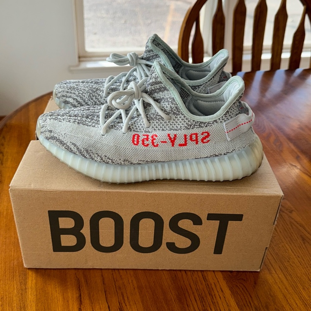 Yeezys blue tint 350 boost with box and tag included! Men’s 7.5 women’s 8.5